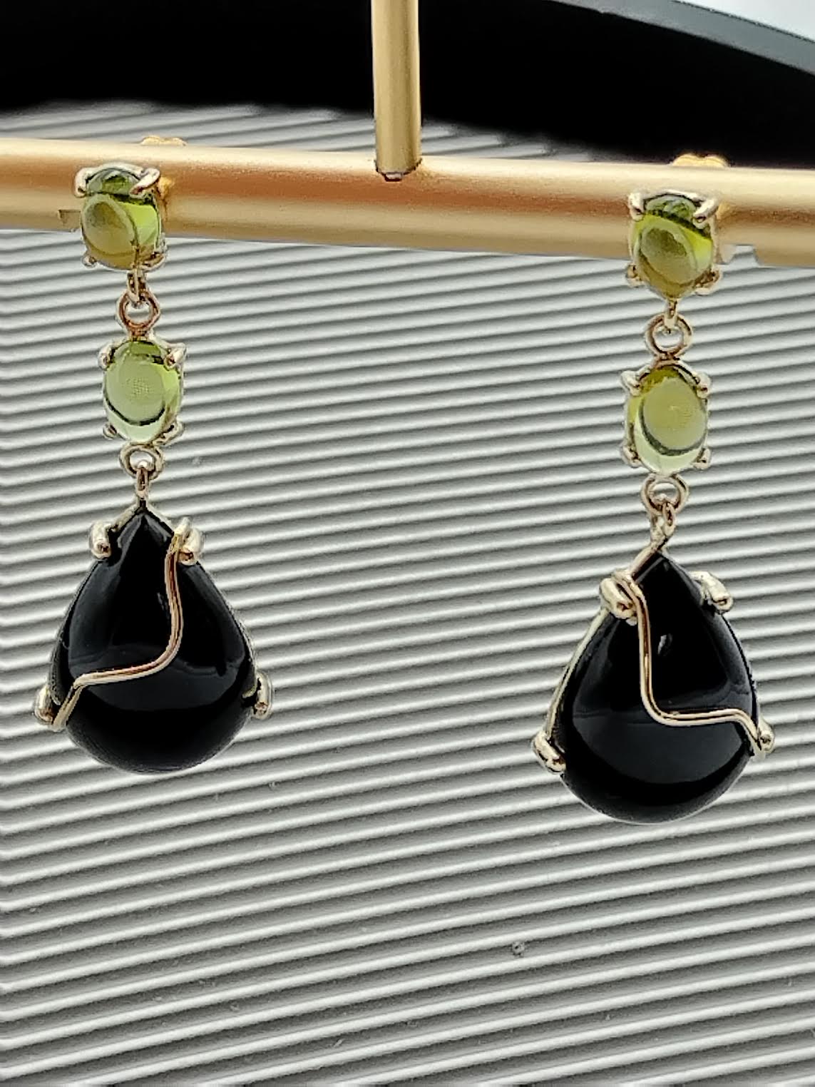 Peridot Tropfen Ohrringe, 14k Massivgold Ohrringe, Onyx Tropfen Ohrringe