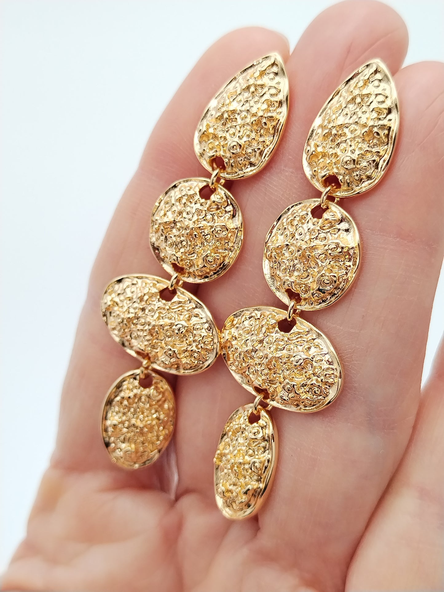 Goldene Ohrringe, Strukturierte Ovale, Eleganter Schmuck, Street Style, Frauen, Unikat