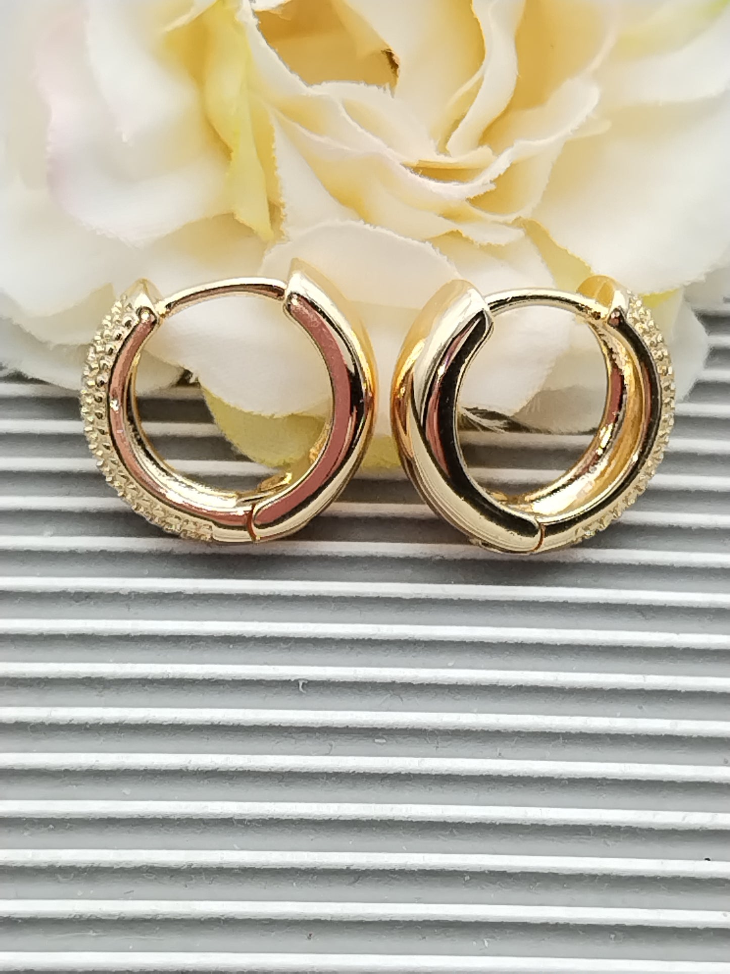 Gold Huggies Hoop Earrings, Small Chunky Earrings, Women´s Jewelry, Gifts for Girls