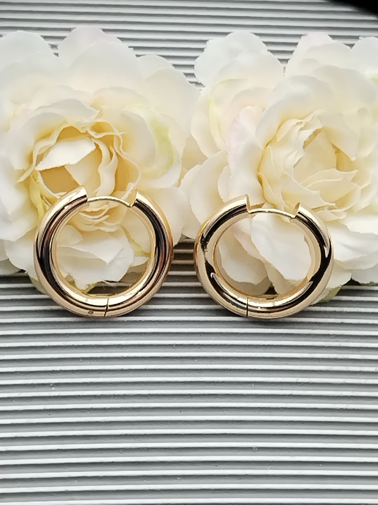 Gold Hoop Earrings, Chunky Round Hoops, Women´s Jewelry, Accessories