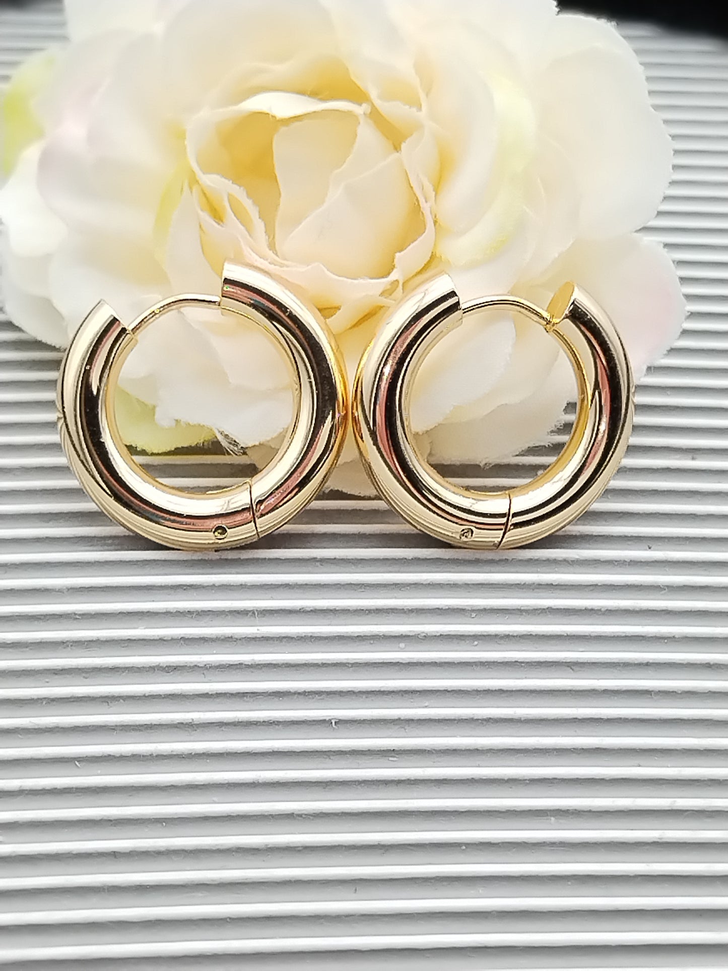 Gold Hoop Earrings, Chunky Round Hoops, Women´s Jewelry, Accessories