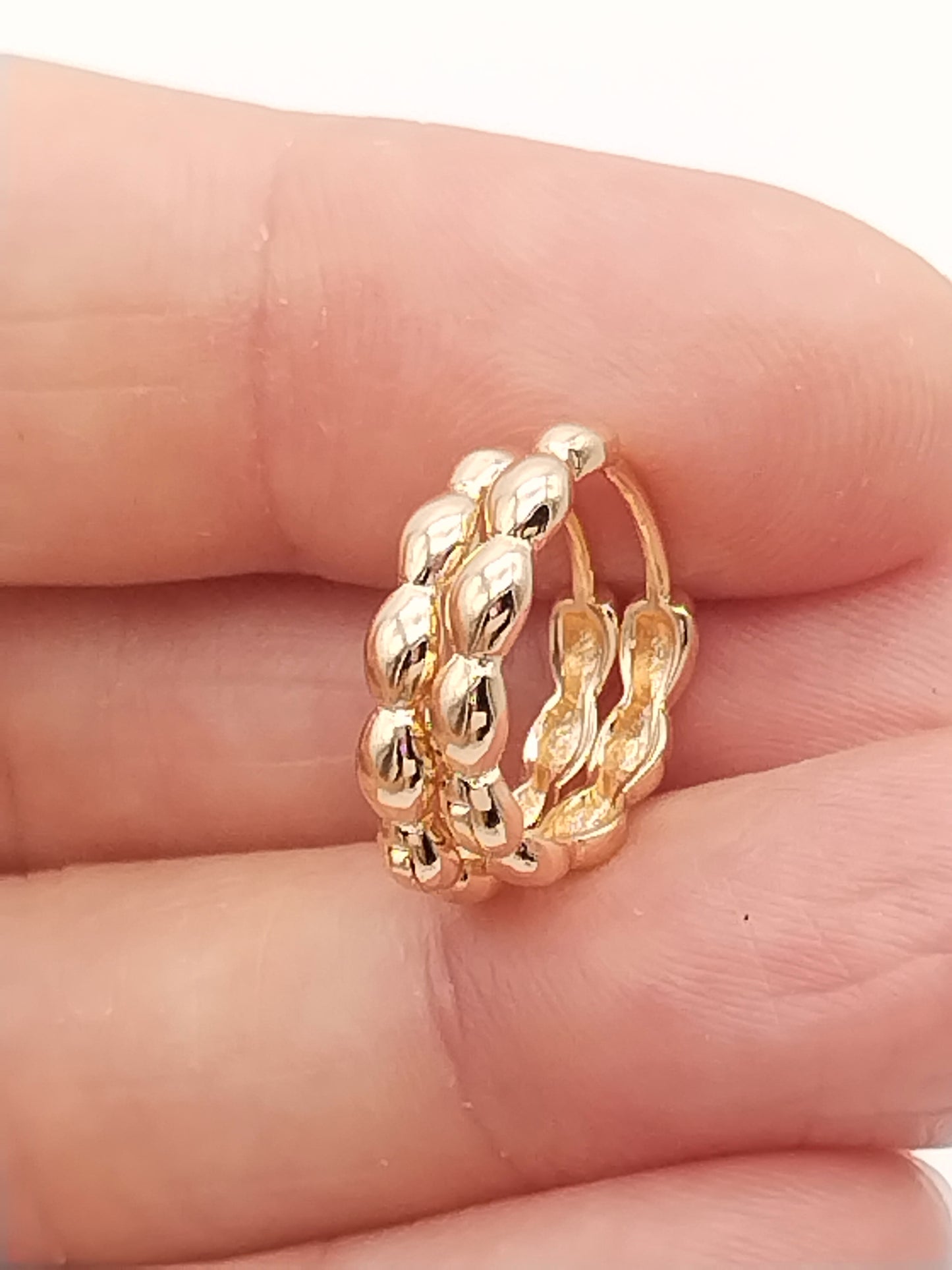 Pequeños pendientes de aro de oro Huggies, chapados en oro de 18 k, joyas de tendencia, regalos, mujeres