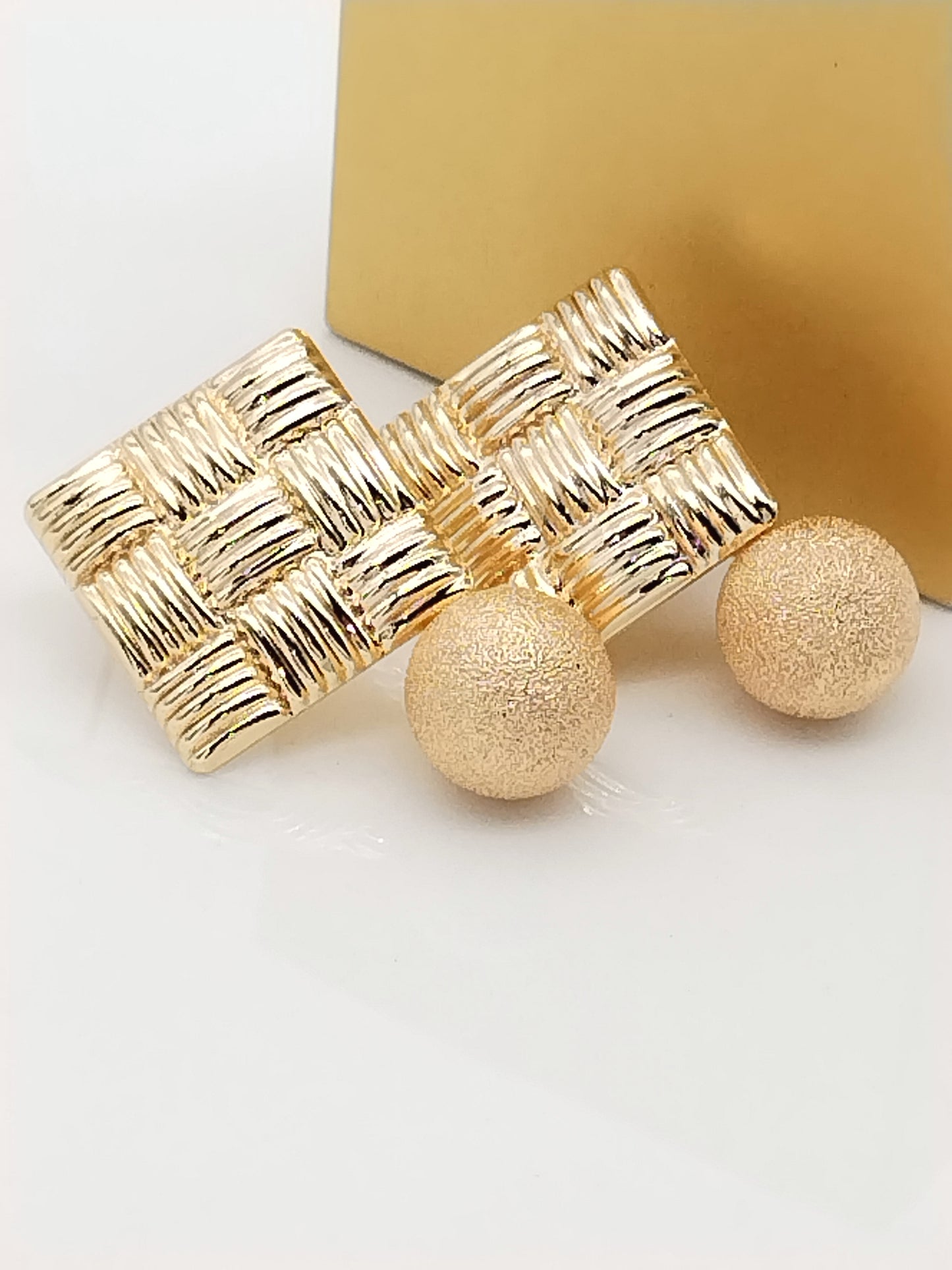 Auffällige Knopfohrringe, große Ohrstecker in Gold, Trendy, Baumeln, Frauen, Geschenke