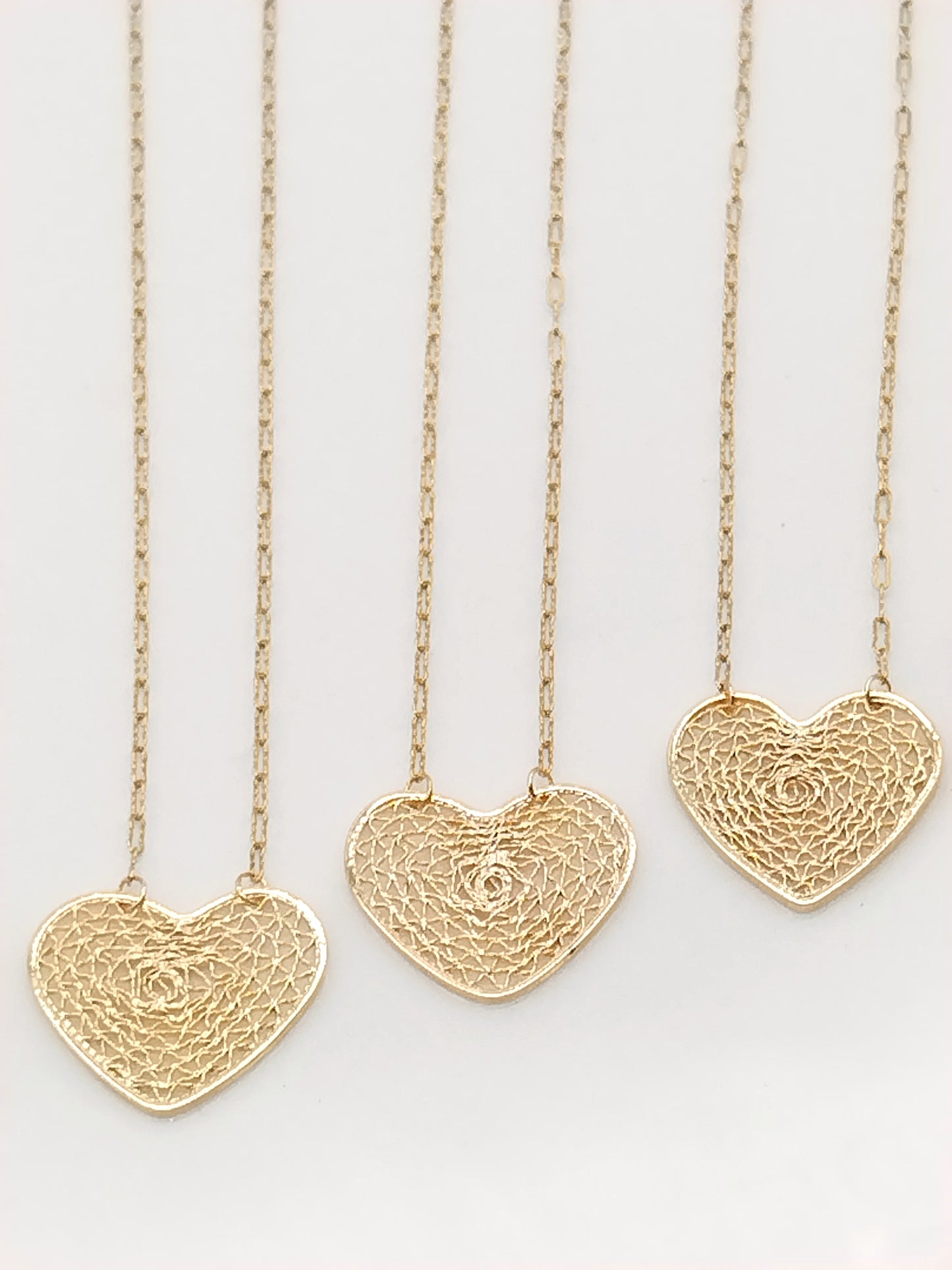 Gold Heart Necklace, Valentine´s Gift, Susutainable Minimal Jewelry, Large Charm, Delicate Jewelry, Women