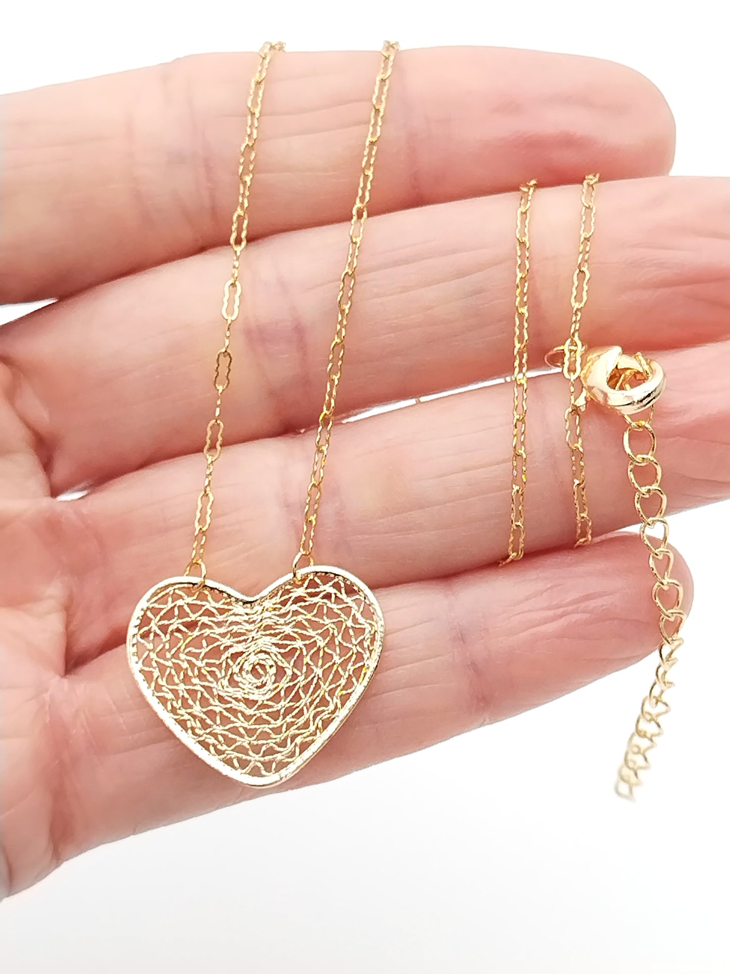 Gold Heart Necklace, Valentine´s Gift, Susutainable Minimal Jewelry, Large Charm, Delicate Jewelry, Women