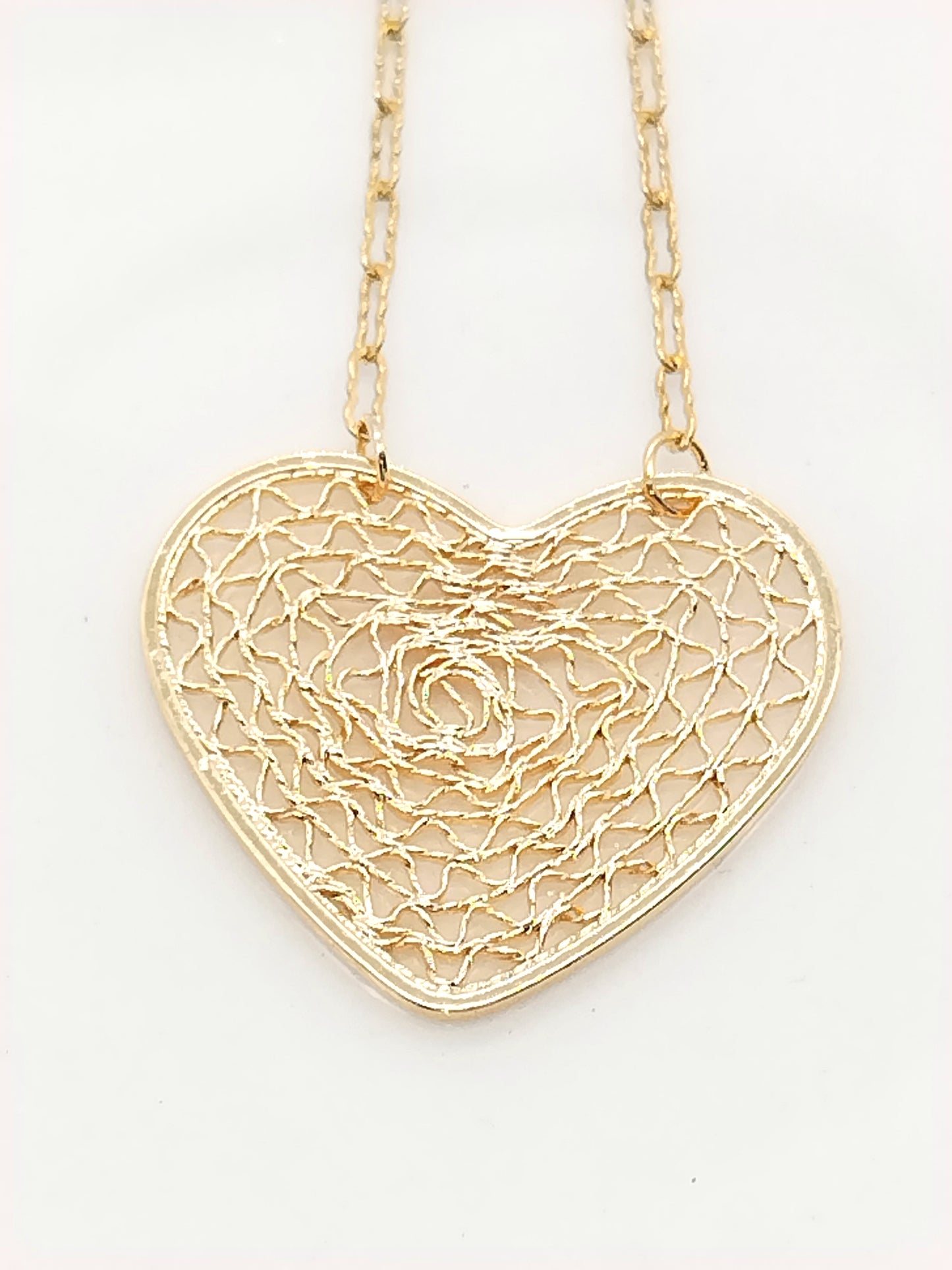 Gold Heart Necklace, Valentine´s Gift, Susutainable Minimal Jewelry, Large Charm, Delicate Jewelry, Women