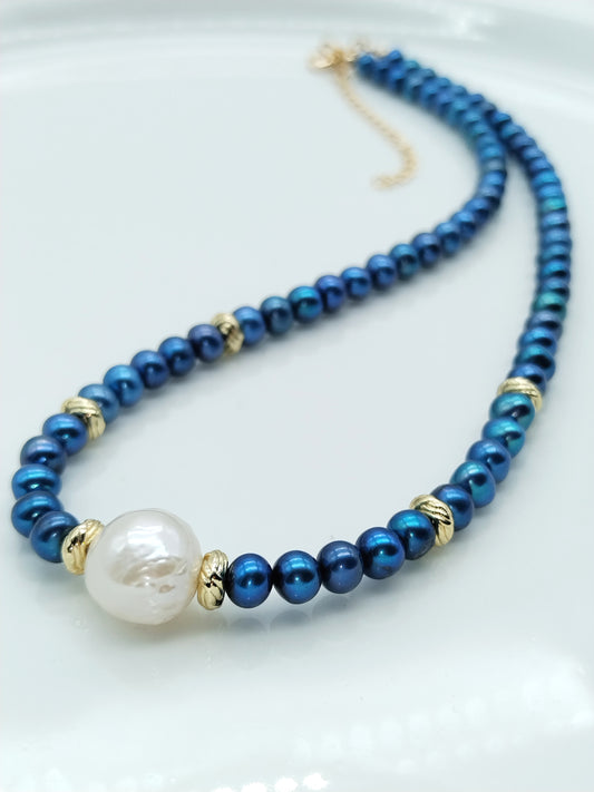 Elegante collar de perlas azules con detalles dorados y perla Edison en el centro: joyería de moda, regalo para mujeres