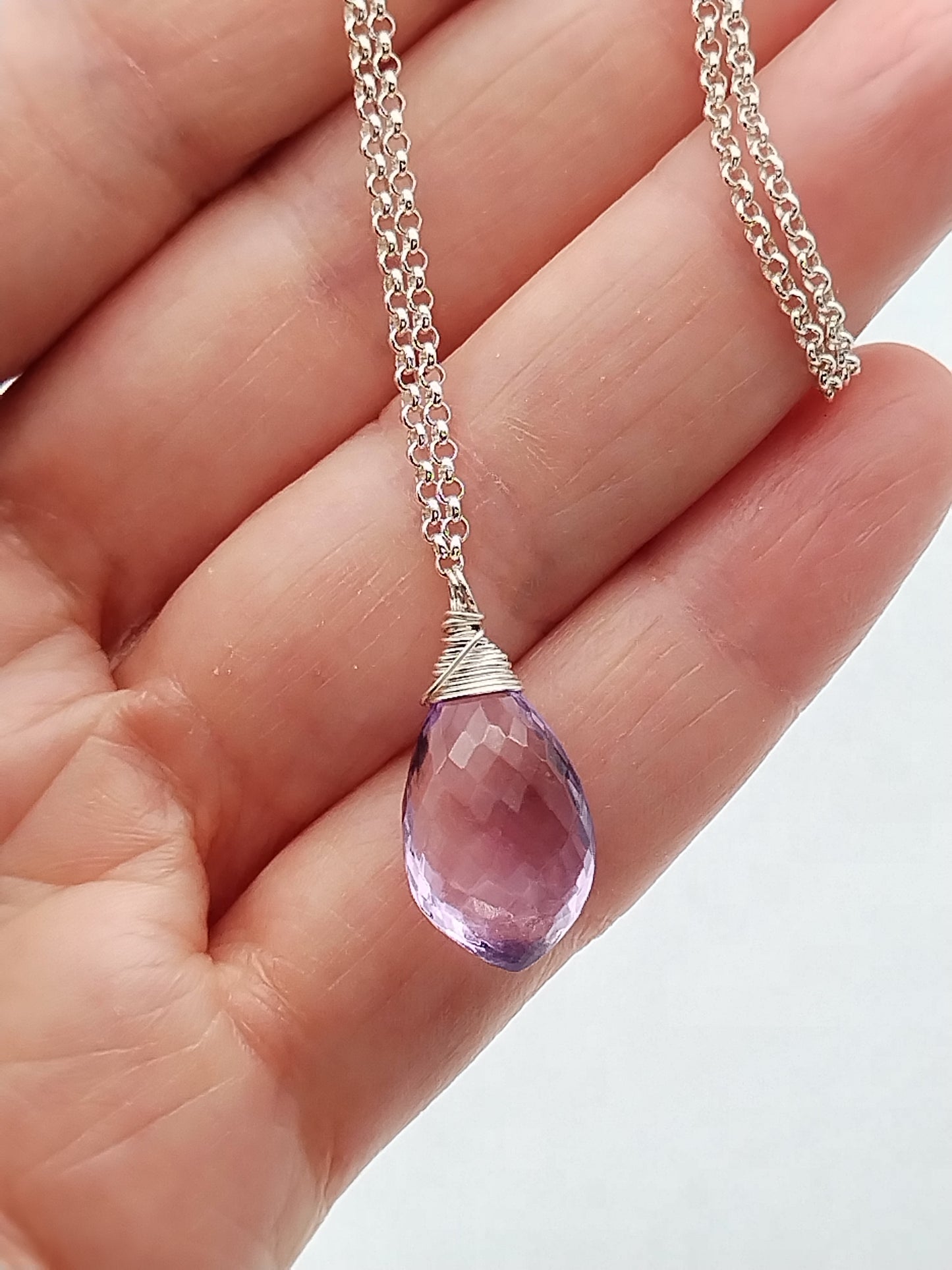 Minimalistische Lavendel Amethyst Tropfen Anhänger Halskette, Edelstein Tau Sterling Silber Choker