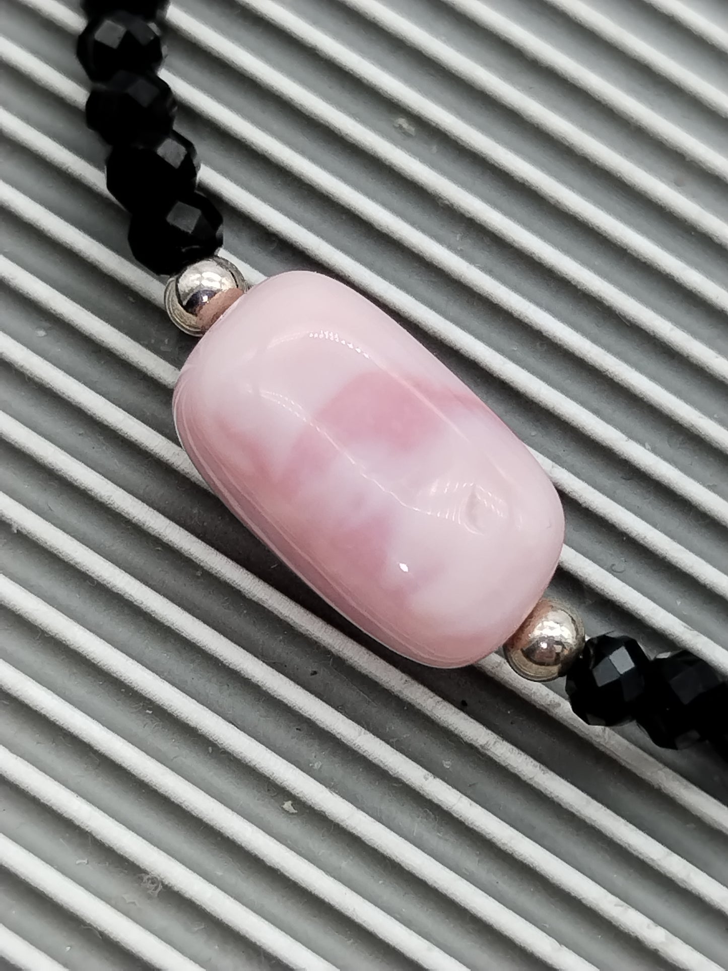 Armband mit Perlen aus peruanischem rosa Opal und schwarzem Spinell, Edelstein Sterling Silber 925