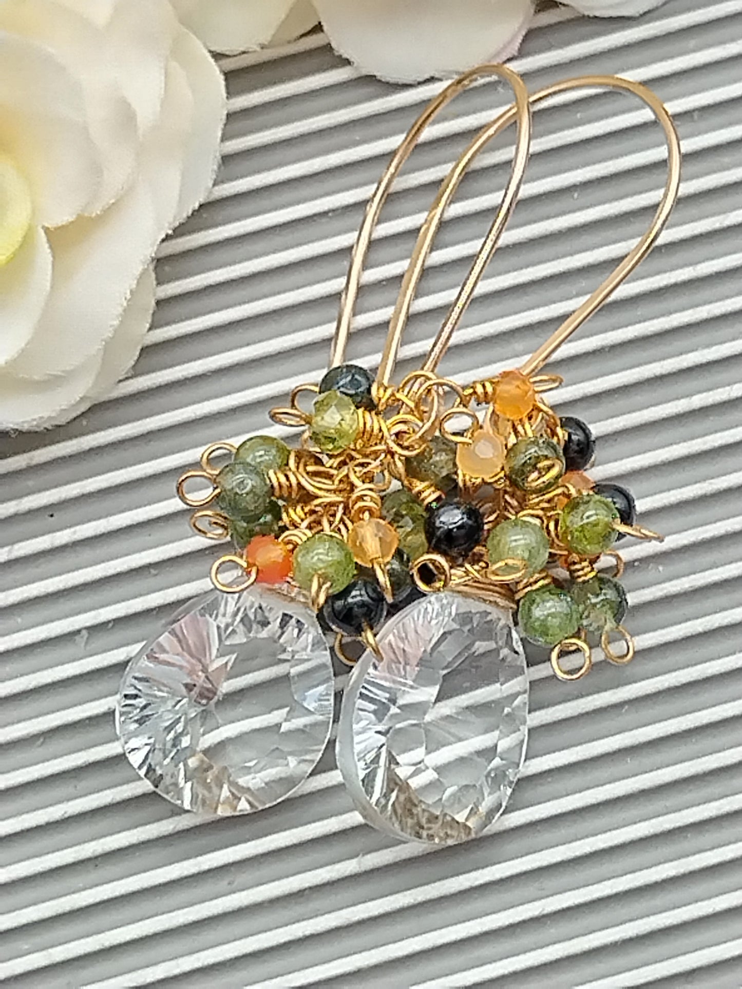 Pendientes colgantes de cristal de roca, pendientes colgantes de cuarzo transparente, rellenos de oro de 14 k, racimo de turmalina, pendientes delicados