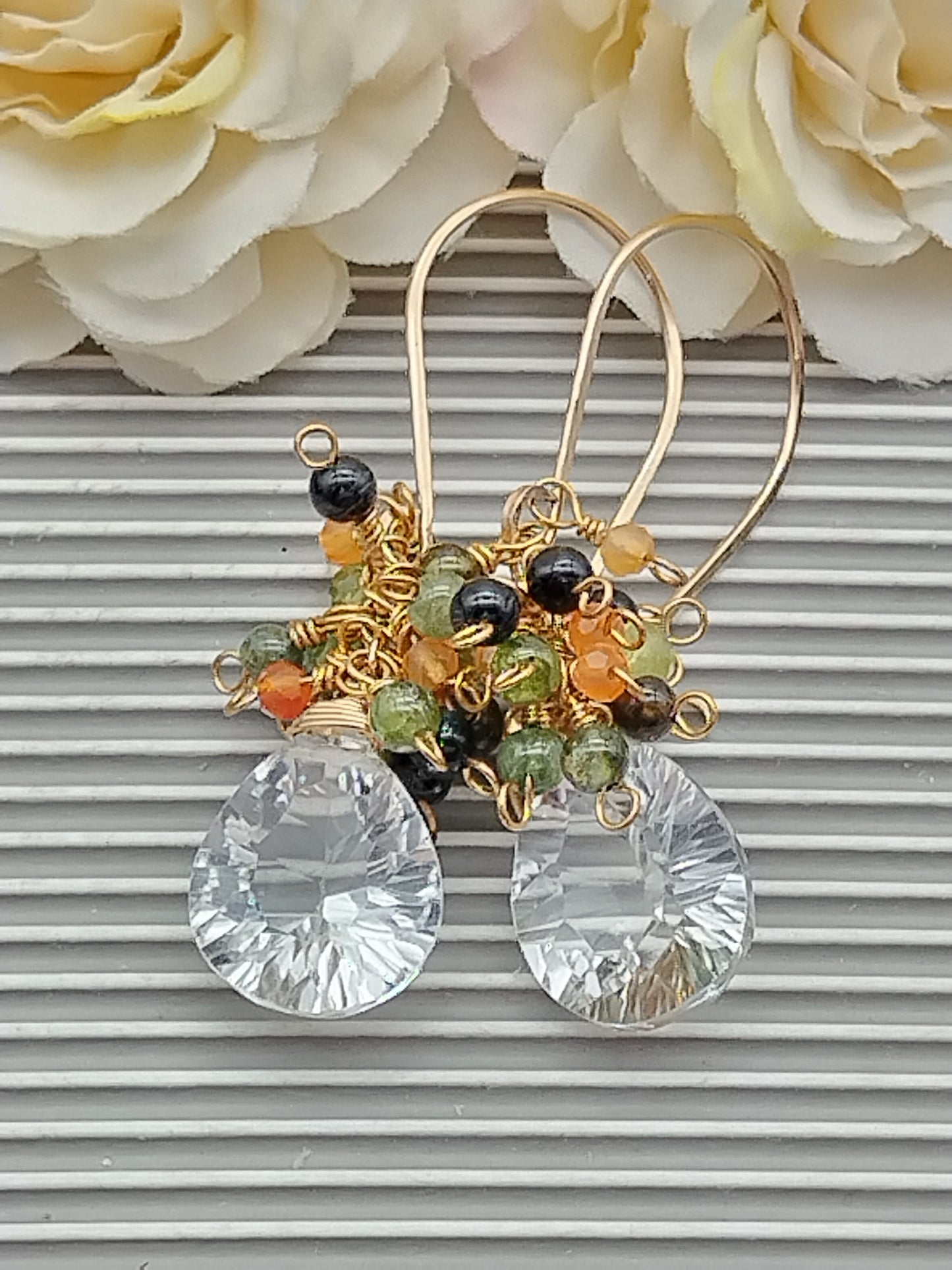 Pendientes colgantes de cristal de roca, pendientes colgantes de cuarzo transparente, rellenos de oro de 14 k, racimo de turmalina, pendientes delicados