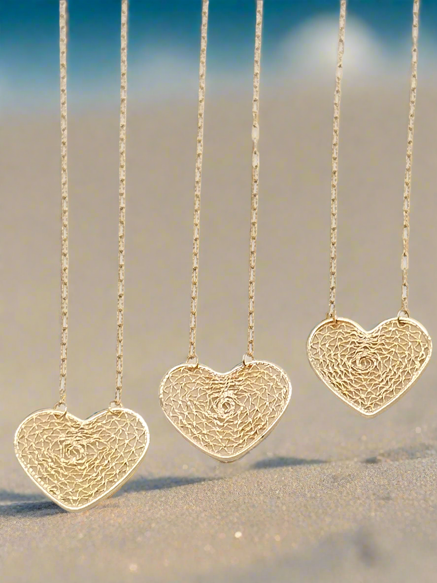 Gold Heart Necklace, Valentine´s Gift, Susutainable Minimal Jewelry, Large Charm, Delicate Jewelry, Women