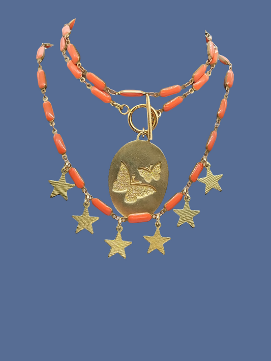 Halsband mit Schmetterlingsmedaillon, Puffkette aus orangefarbenem Emaille, Halskette mit Knebelverschluss vorne