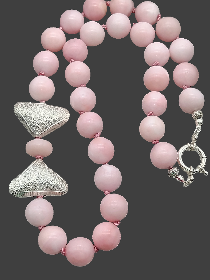 Klobige peruanische Halskette mit rosa Opal, Herz-Halsband der Karen Hill Tribe aus Sterlingsilber, handgeknüpfte Seidenkette